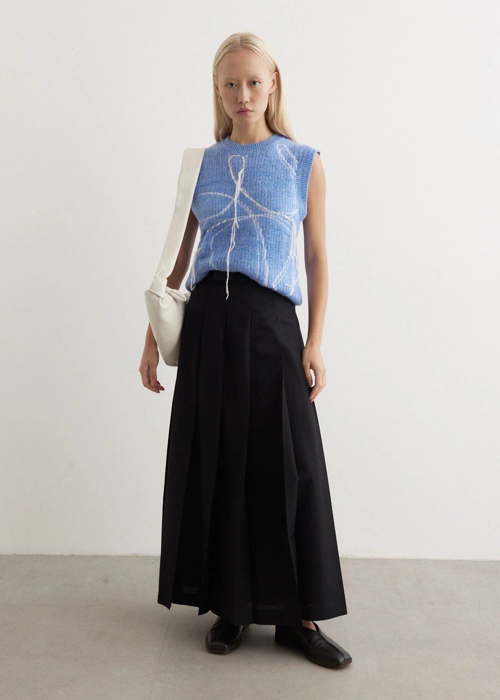 00:28 Knitted Vest 2 00:28 Knitted Vest - Image 2