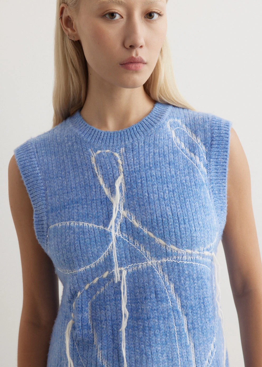 00:28 Knitted Vest 5 00:28 Knitted Vest - Image 5