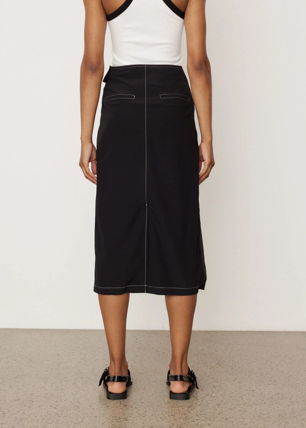 Curve Line Button Skirt 4 Curve Line Button Skirt - Image 4