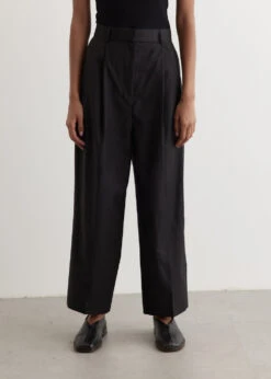 Toteme Double-Pleated Cropped Trousers