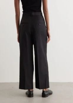 Toteme Double-Pleated Cropped Trousers 7 Toteme Double-Pleated Cropped Trousers -Style Haven Shop womens incu 940 32f518ee 3551 4251 85bb 7493d6bee06d